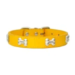 Collier jaune pour chat en cuir .webp