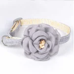 Collier pour chat avec fleur gris
